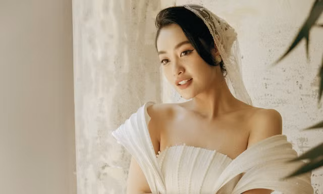 Xôn xao tin đồn 'lên xe hoa' sau một năm đăng quang, Hoa hậu Nông Thúy Hằng chính thức lên tiếng