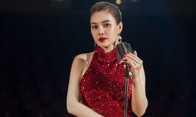 Giang Hồng Ngọc: 'Thời trẻ tôi yêu ai là yêu đâm đầu'