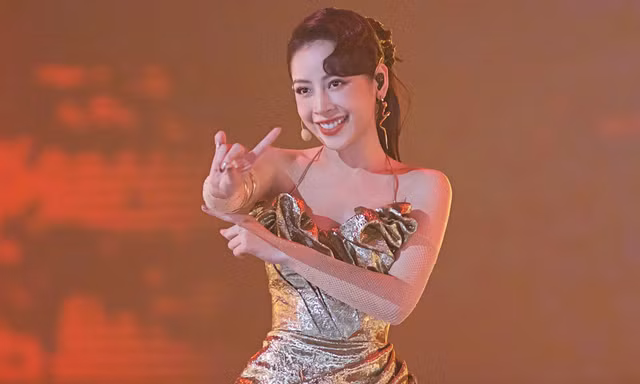 Chi Pu liều lĩnh đu dây nhào lộn trên không, gây xúc động tâm sự khi bị nói: 'Đừng làm ca sĩ nữa'
