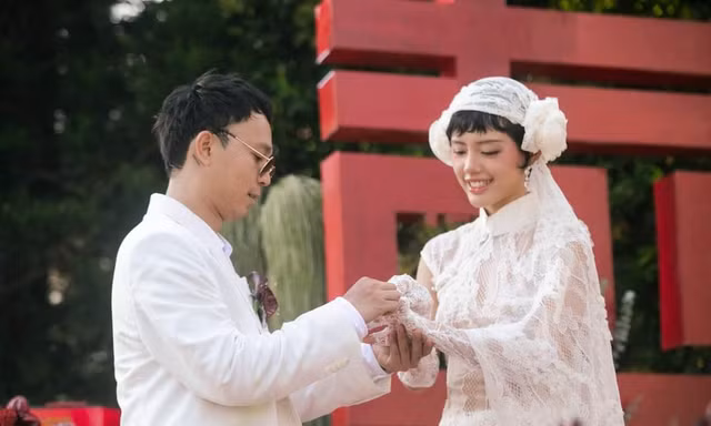 Lễ ăn hỏi 'bắt trend nhất showbiz Việt' của cặp đôi 'gây thương nhớ' hơn nửa thập kỷ qua