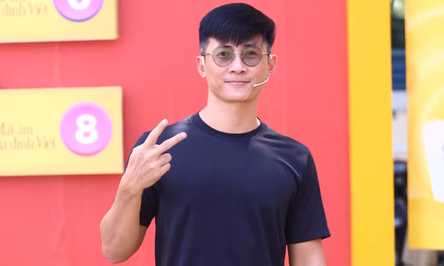 Thành viên nhóm nhạc MTV đình đám một thời nhắc về tuổi thơ cơ cực bên cạnh mẹ, gây xúc động mạnh cho khán giả