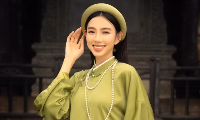 Hoa hậu Thùy Tiên: 'Phụ nữ Việt đẹp nhất khi mặc trang phục truyền thống'