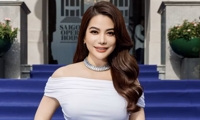 ‘Người đàn bà đẹp đa-zi-năng nhất V-biz’ thần thái đầy quyền lực, dốc hết tâm sức tôn vinh giá trị văn hóa Việt Nam