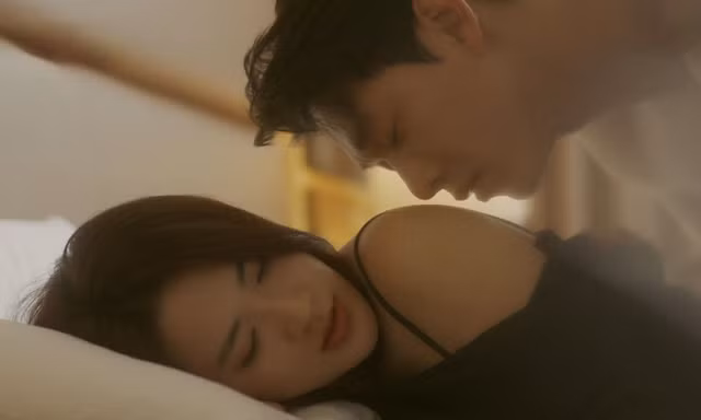 Netizen ‘sốc’ trước loạt hình ảnh ‘nóng bỏng’ của ‘mỹ nhân màn ảnh Việt’ này với nam diễn viên Song Luân