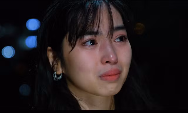 Sau khi đính chính tin đồn ‘phim giả tình thật’, Khánh Vân của 'Mắt biếc' làm dân mạng tò mò khi vừa hát vừa khóc