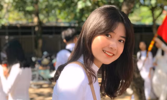 Gặp gỡ mỹ nhân xứ Nghệ với điểm IELTS 'đỉnh chóp', đẹp tựa nàng thơ tại 'Hoa hậu Việt Nam 2022'