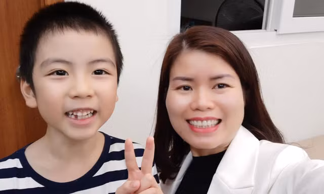 Chị Huế cùng con trai. Ảnh: F.B