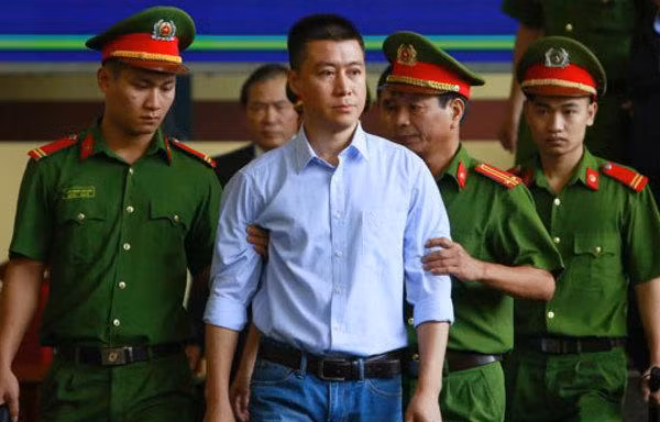 Cơ quan chức năng áp giải Phan Sào Nam