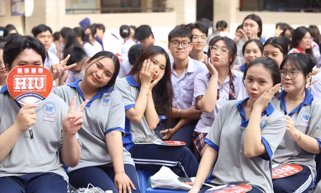 Học sinh lớp 12 ở TPHCM trong một buổi ngoại khóa của trường ảnh: Nguyễn Dũng 