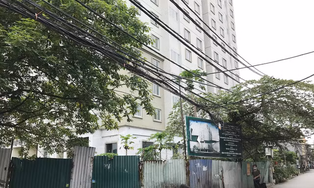 Đoàn giám sát HĐND thành phố Hà Nội cũng chỉ ra, công tác quản lý quỹ nhà tái định cư trên địa bàn còn nhiều hạn chế, rất nhiều căn hộ hiện bỏ trống, gây lãng phí lớn Ảnh: Trường Phong 