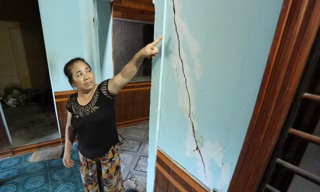 Người dân xã Châu Hồng sống trong hoang mang, lo sợ vì các điểm sụt lún, nứt nẻ đe dọa an toàn tính mạng 