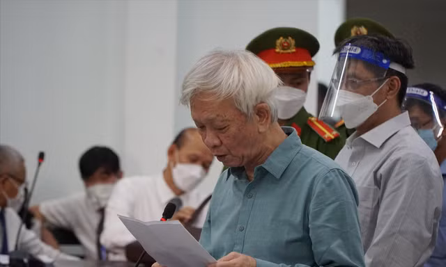 Bị cáo Nguyễn Chiến Thắng đọc lời sau cùng trước khi toà nghị án Ảnh CÔNG HOAN