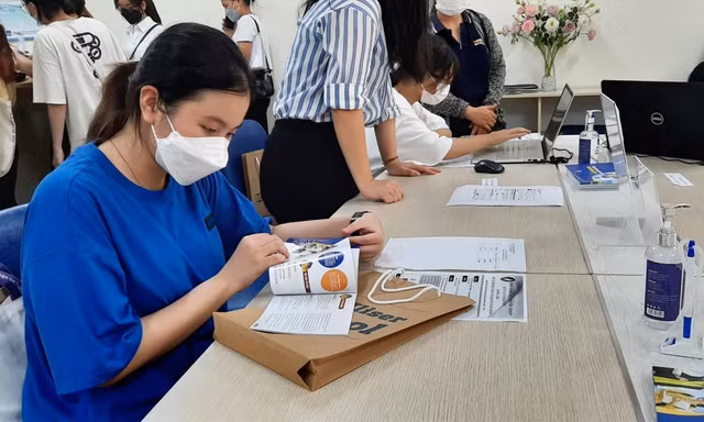 Sinh viên đăng ký ở tại ký túc xá Trường ĐH Ngoại ngữ, ĐH Quốc gia Hà Nội Ảnh: VNU 