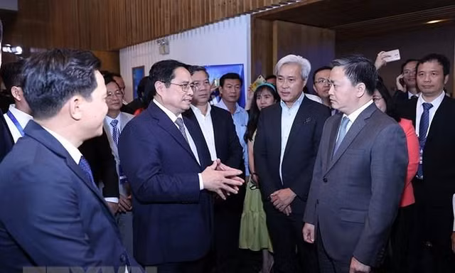 Thủ tướng Phạm Minh Chính chiều 5/6 trao đổi với các chuyên gia tại Diễn đàn Kinh tế Việt Nam 