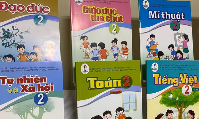 SGK mới vấp phải phản ứng dư luận vì giá bán quá cao ảnh: Quỳnh Anh 