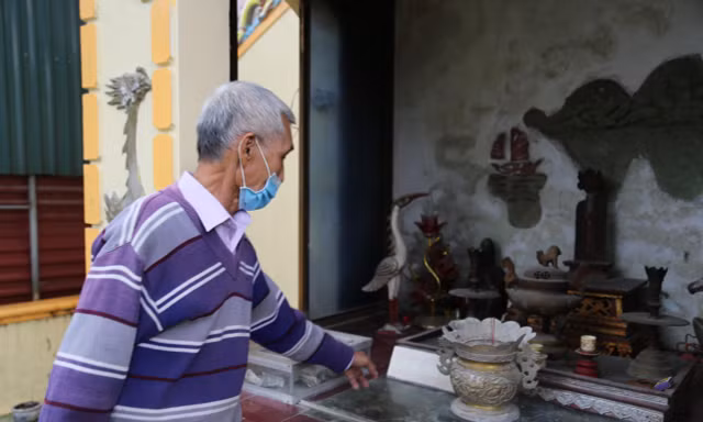 Ông Võ Văn Hạ chia sẻ những câu chuyện về “vị thần hộ mệnh” của ngư dân miền biển 
