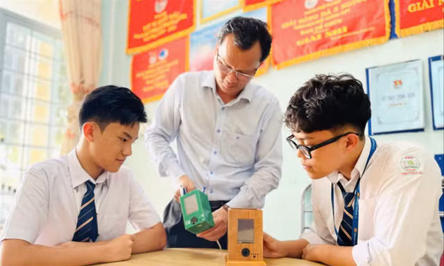 Các học sinh ở Gia Lai thích thú với các hoạt động ngoài sách vở