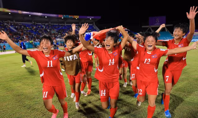 Các cô gái Triều Tiên ăn mừng chiến tích vô địch giải trẻ thế giớiẢnh: Getty Images