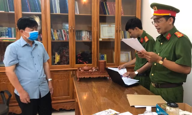 Đề nghị truy tố cựu Giám đốc CDC Cà Mau và hai cán bộ y tế liên quan vụ Công ty Việt Á