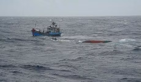 Hai vợ chồng chủ tàu cá mất tích trên biển 