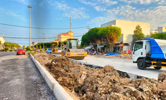 Hộ dân án ngữ gần 20 năm bàn giao mặt bằng, đường ở trung tâm Bạc Liêu bao giờ thông xe?