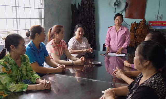 Hội chị em làm giàu nhờ hùn vàng 