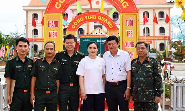 'Bóng hồng' Bạc Liêu tình nguyện tòng quân