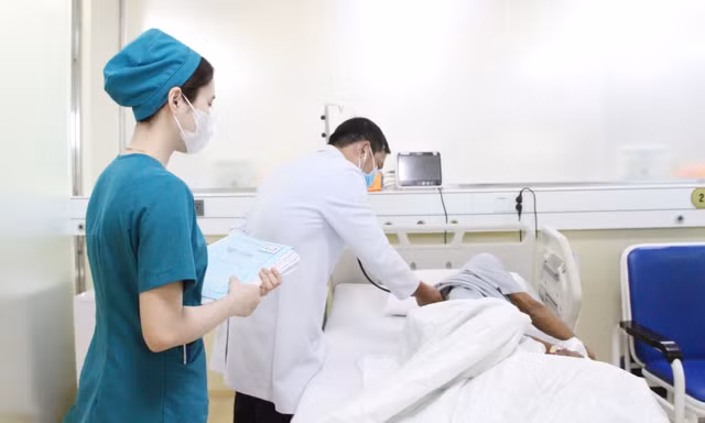 Người đàn ông nguy kịch vì bị ong vò vẽ đốt hơn 120 vết