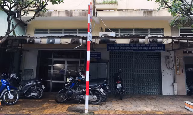 Trung tâm ứng dụng KHCN xin tạm đóng cửa vì nợ lương nhân viên 4 năm