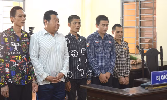 Nhóm người hành hạ ngư dân bằng kìm trên biển lĩnh hơn 26 năm tù