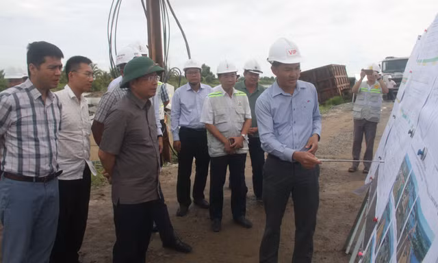 Thứ trưởng Bộ GTVT: 'Kiên quyết xử lý nhà thầu chậm thi công cao tốc'