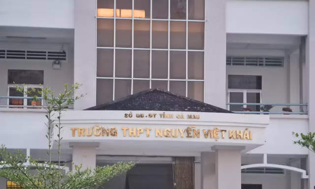 Nam sinh ở Cà Mau bị chém nhiều nhát gần cổng trường