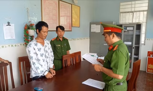 Đâm hàng xóm vì nói chuyện ồn ào
