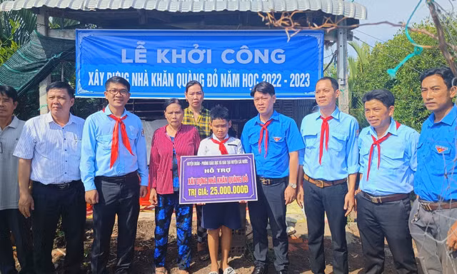 Hành trình Khăn hồng vì đàn em lần thứ hai tại Cà Mau