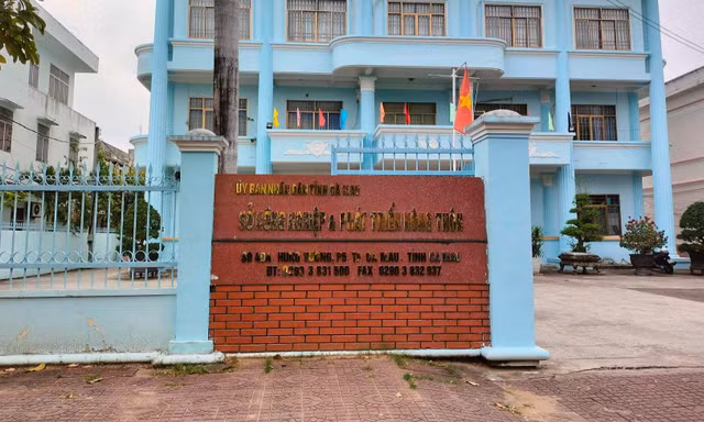 Đình chỉ chức vụ Chánh Thanh tra Sở Nông nghiệp Cà Mau