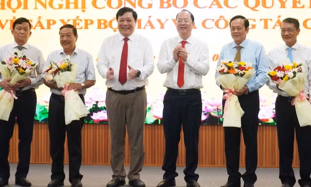 Nhiều cán bộ cấp huyện ở Cà Mau tự nguyện xin nghỉ 