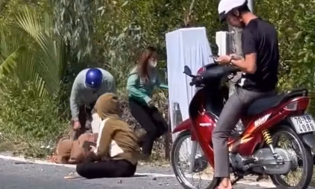 Chồng chém vợ rồi tự sát 