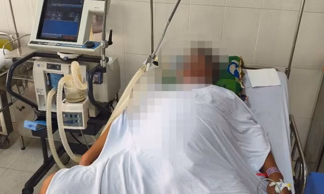 Cà Mau: 2 ngư dân thở máy vì nhậu canh chua cá nóc