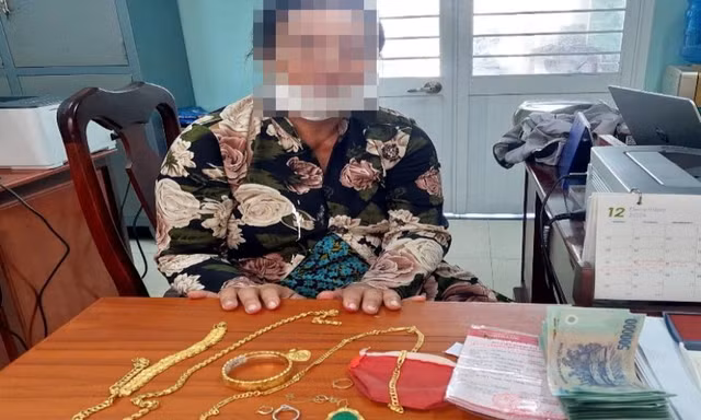 Trộm lượng lớn tiền, vàng đem chôn chuồng gà