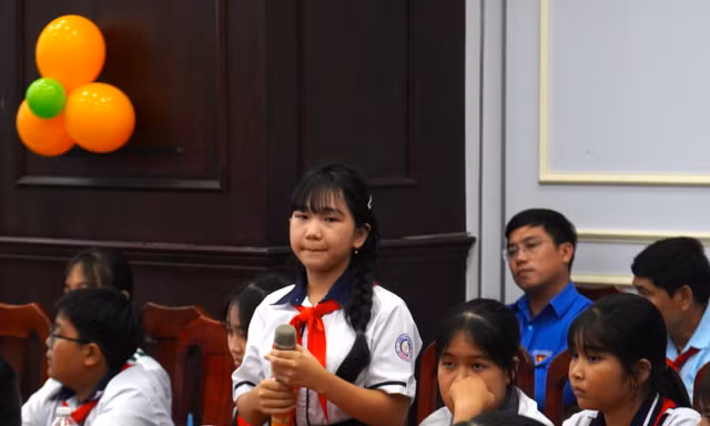 Thiếu nhi Cà Mau băn khoăn về sữa giả, thực phẩm bẩn bán ở cổng trường