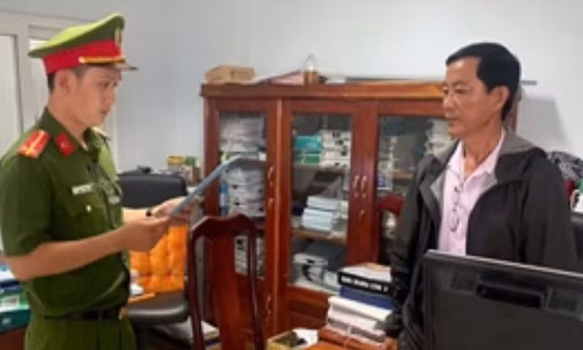 Khởi tố 2 nguyên cán bộ thuế ở Cà Mau