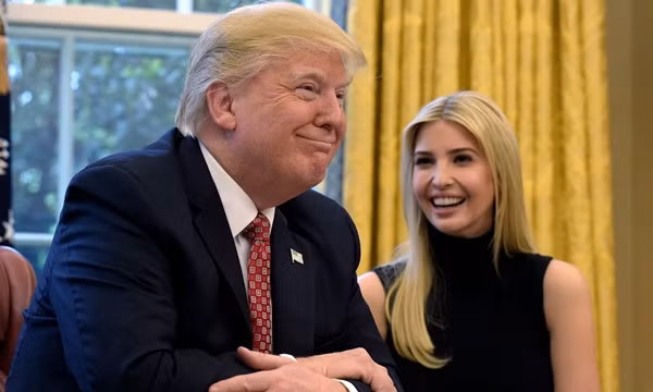 Tổng thống Trump về nhà nghỉ lễ, con gái cưng Ivanka Trump tranh thủ “trêu” bố cho vui