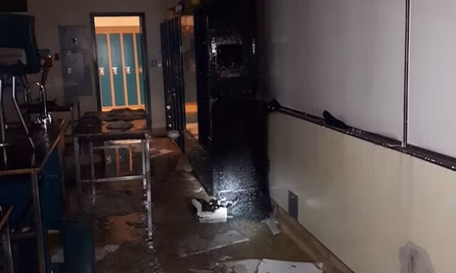 Thí nghiệm hóa học gây cháy trường