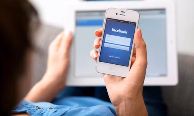 Facebook khóa những bài hướng dẫn làm khẩu trang