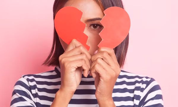 Đừng vội mơ về mùa lễ hội hạnh phúc, bạn cần vượt qua “ngày dễ chia tay người yêu nhất” đã