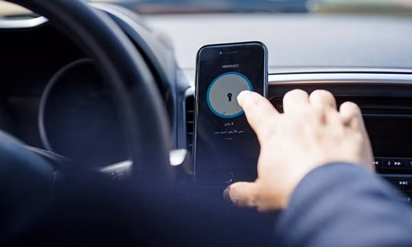 Vì xì hơi trên taxi, hành khách bị tài xế đuổi xuống, cuối cùng còn bị tội tấn công tài xế