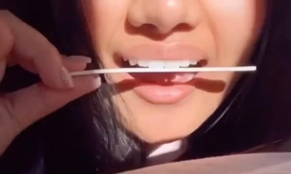 Dùng giũa móng tay mài răng để có nụ cười đẹp: Các TikToker bảo an toàn, nha sĩ bảo sao?