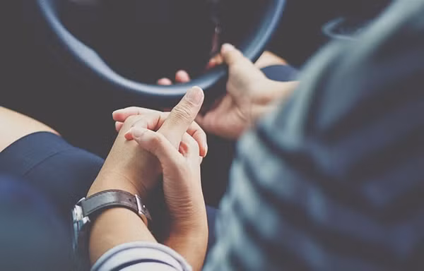 Chỉ cần hỏi một câu này, bạn sẽ biết ngay người yêu mình có tính thích kiểm soát hay không