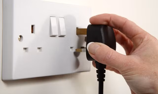 Rút điện máy thở của bệnh nhân