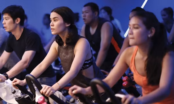 Góc cảnh báo: Tập đạp xe ở phòng gym xong thấy dấu hiệu lạ này, hai cô gái phải đi cấp cứu